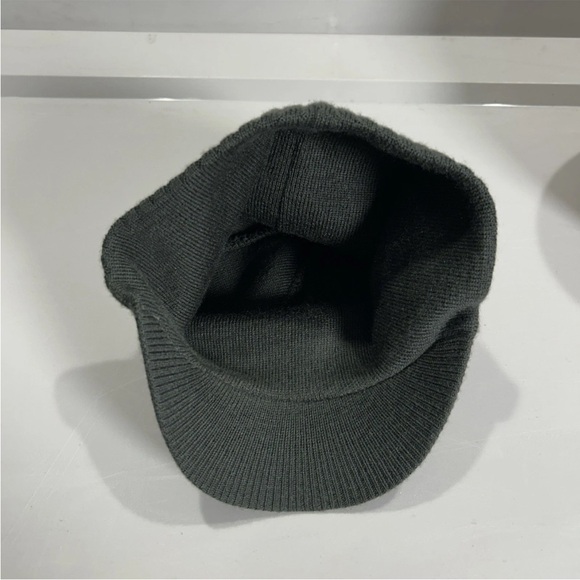 Adidas Gray Red Striped Tight Knit Fleece Brim Beanie Hat Women’s OS Trefoil - Picture 7 of 8